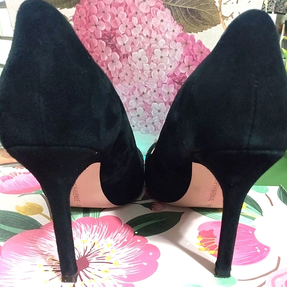 SOLD!!!Vintage Saks fifth avenue black suede pumps - Picture 9 of 14